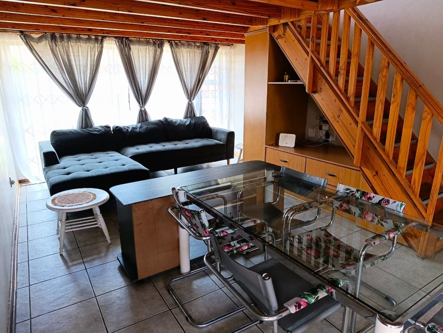 2 Bedroom Property for Sale in Langenhovenpark Free State